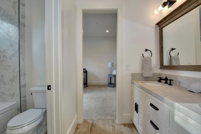 imgi 22 983 terra bella ave willow large 017 22 main floor bedrooms shared 1500x998 72dpi
