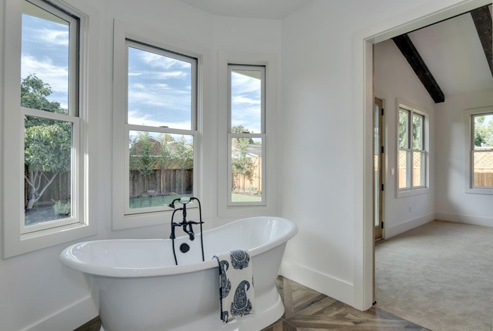imgi 30 983 terra bella ave willow large 024 25 master bedroom bathroom soaker 1500x1000 72dpi